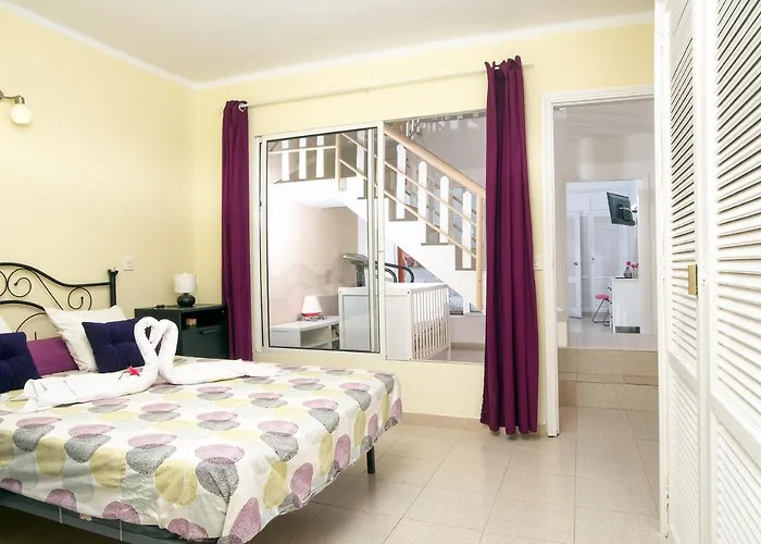 Sea View Colony Club בית נופש